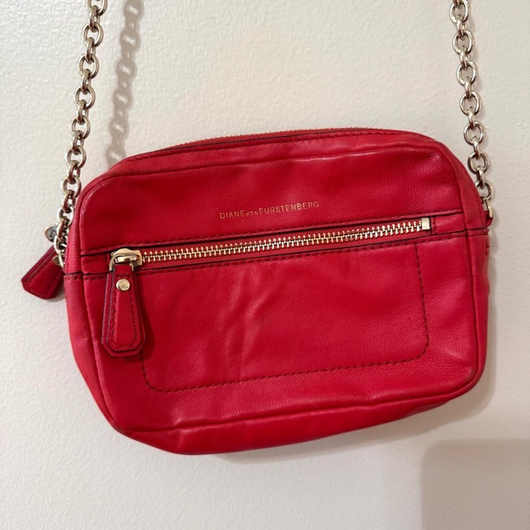 Diane Von Furstenburg DVF Red Leather Crossbody Bag Purse Gold Chain - Picture 2 of 12
